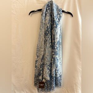 Punto Roma scarf for spring and summer season